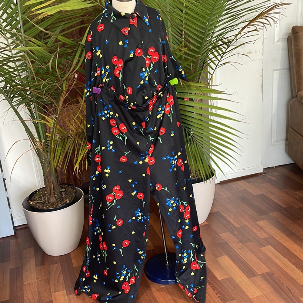 Vintage bright colorful pant suit with flare leg.
